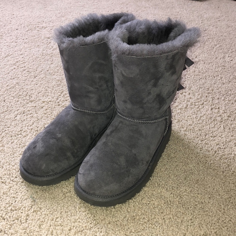GREY UGGS SIZE 7 1/2